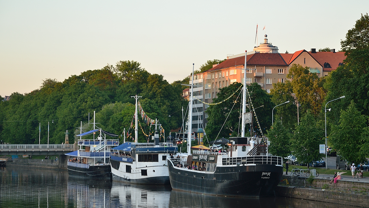 20130612-047-Turku.jpg - Boat Restaurants on the Aura river