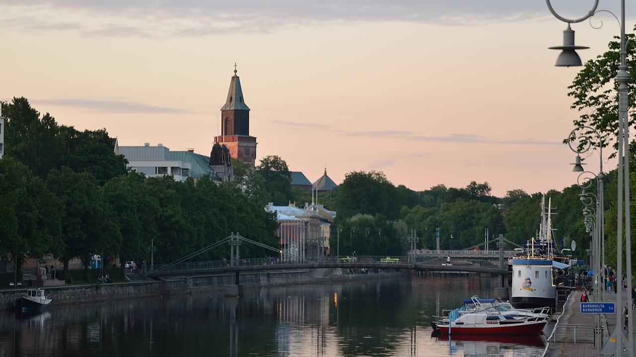 20130612-055-Turku.jpg - The cathedral from far away