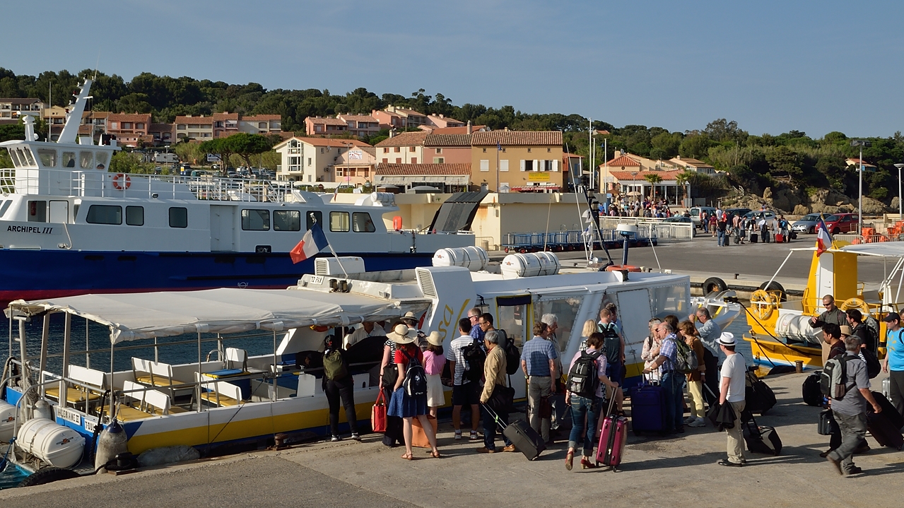20140623-002-ISPDC-Porqueroll.jpg - First: the boat from  "Tour Fondue" to Porquerolles