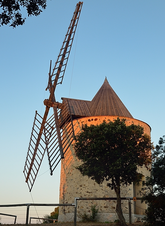 20140627-117-ISPDC-Porqueroll.jpg - The windmill on the hill above the village